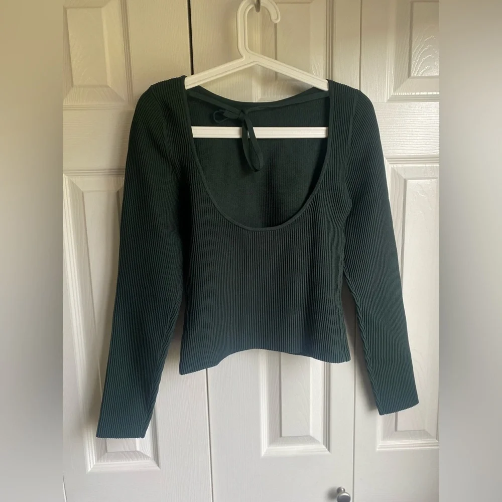 New Aritzia Babaton Sculpt Knit Scouted Longsleeve Tight open-back knit top - Picture 9 of 13